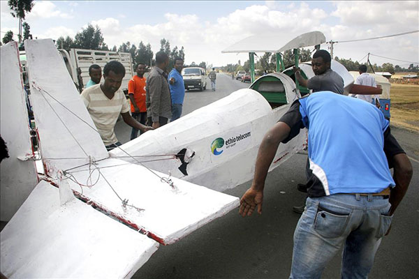 Etiyopyalı mucit kendi imkanlarıyla uçak yaptı - 6