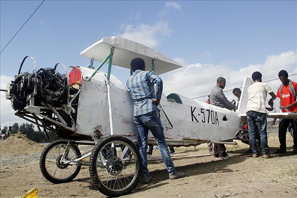 Etiyopyalı mucit kendi imkanlarıyla uçak yaptı - 1