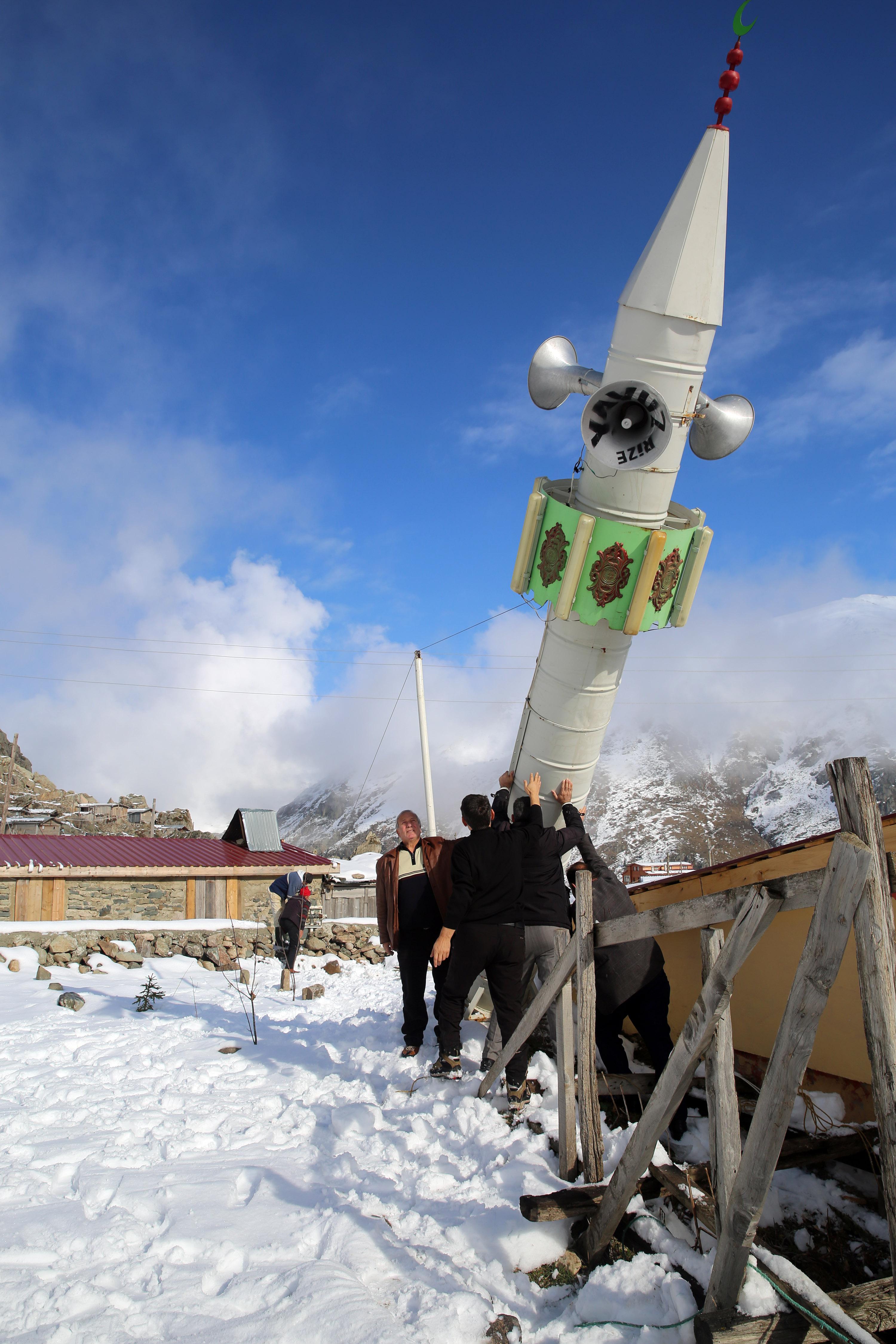 Minareyi çığdan, yan yatırarak koruyorlar - 7