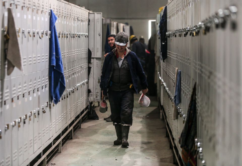 Madencilerin her gün çıktığı zorlu yolculuk - 7