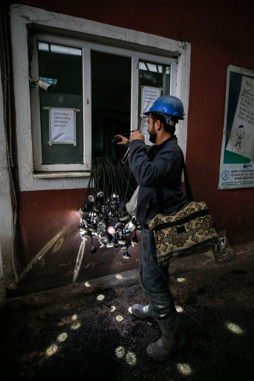Madencilerin her gün çıktığı zorlu yolculuk - 13