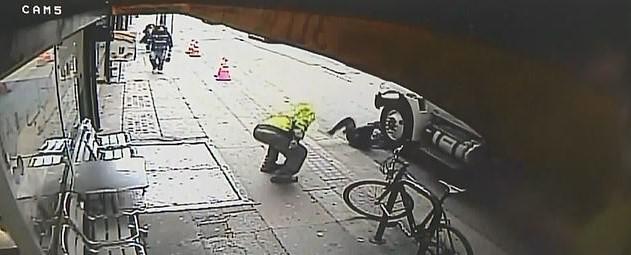 Yolda yürürken bir anda saldırıya uğradı - 4