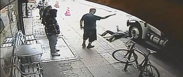 Yolda yürürken bir anda saldırıya uğradı - 6