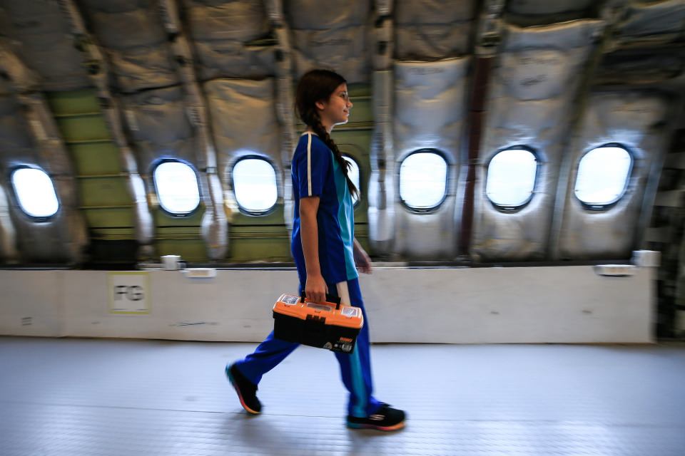 Uçağı eğitim yuvasına çevirdiler - 6