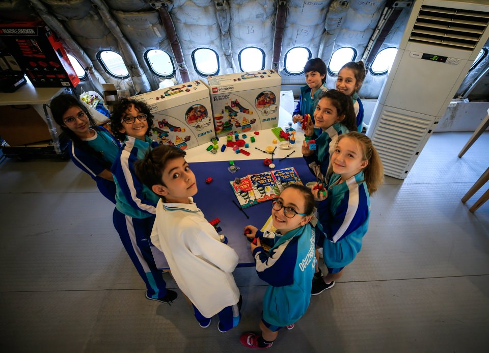 Uçağı eğitim yuvasına çevirdiler - 7