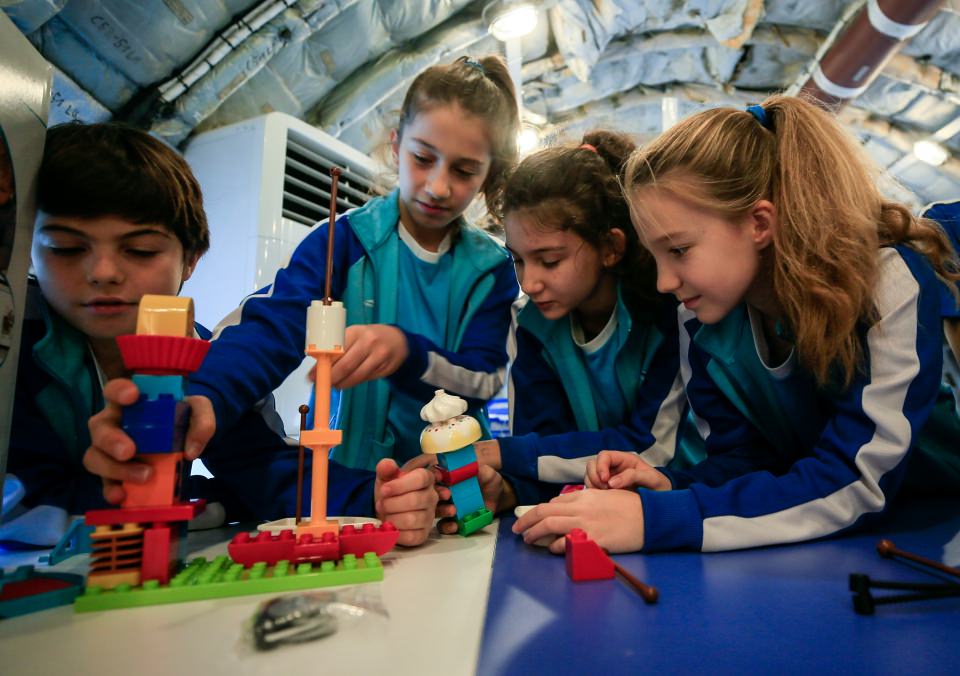 Uçağı eğitim yuvasına çevirdiler - 9