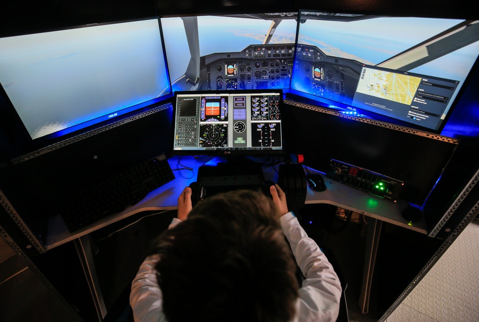 Uçağı eğitim yuvasına çevirdiler - 11