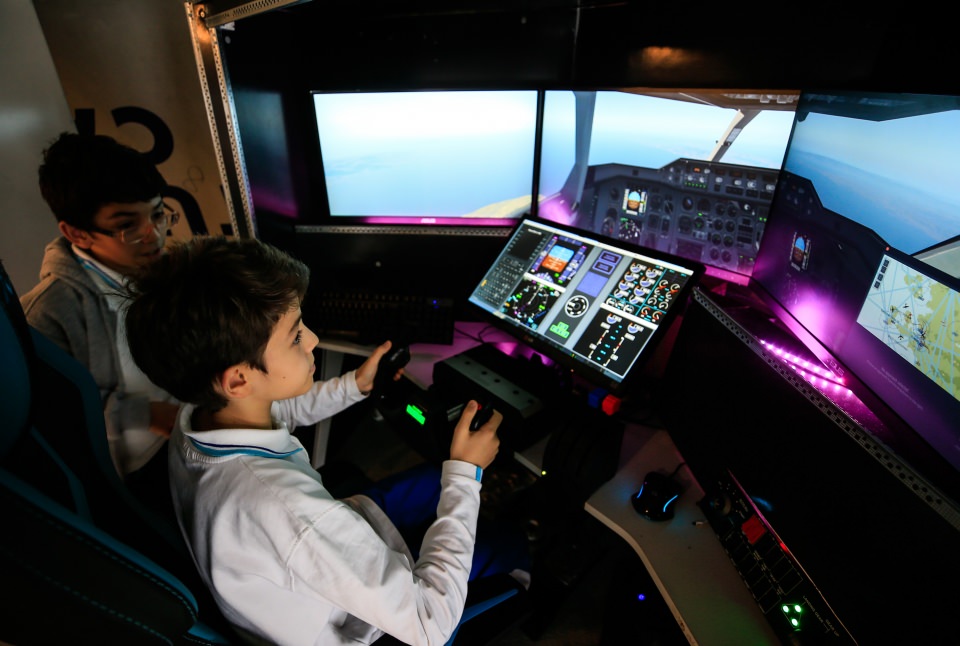 Uçağı eğitim yuvasına çevirdiler - 10