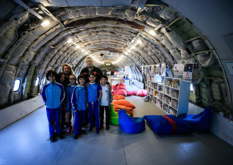 Uçağı eğitim yuvasına çevirdiler - 13