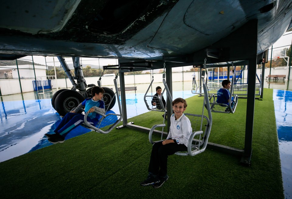 Uçağı eğitim yuvasına çevirdiler - 18