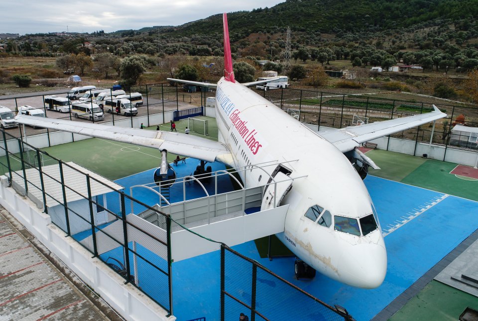 Uçağı eğitim yuvasına çevirdiler - 26