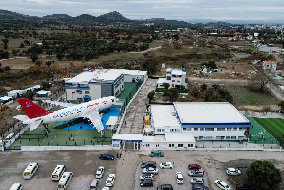 Uçağı eğitim yuvasına çevirdiler - 25