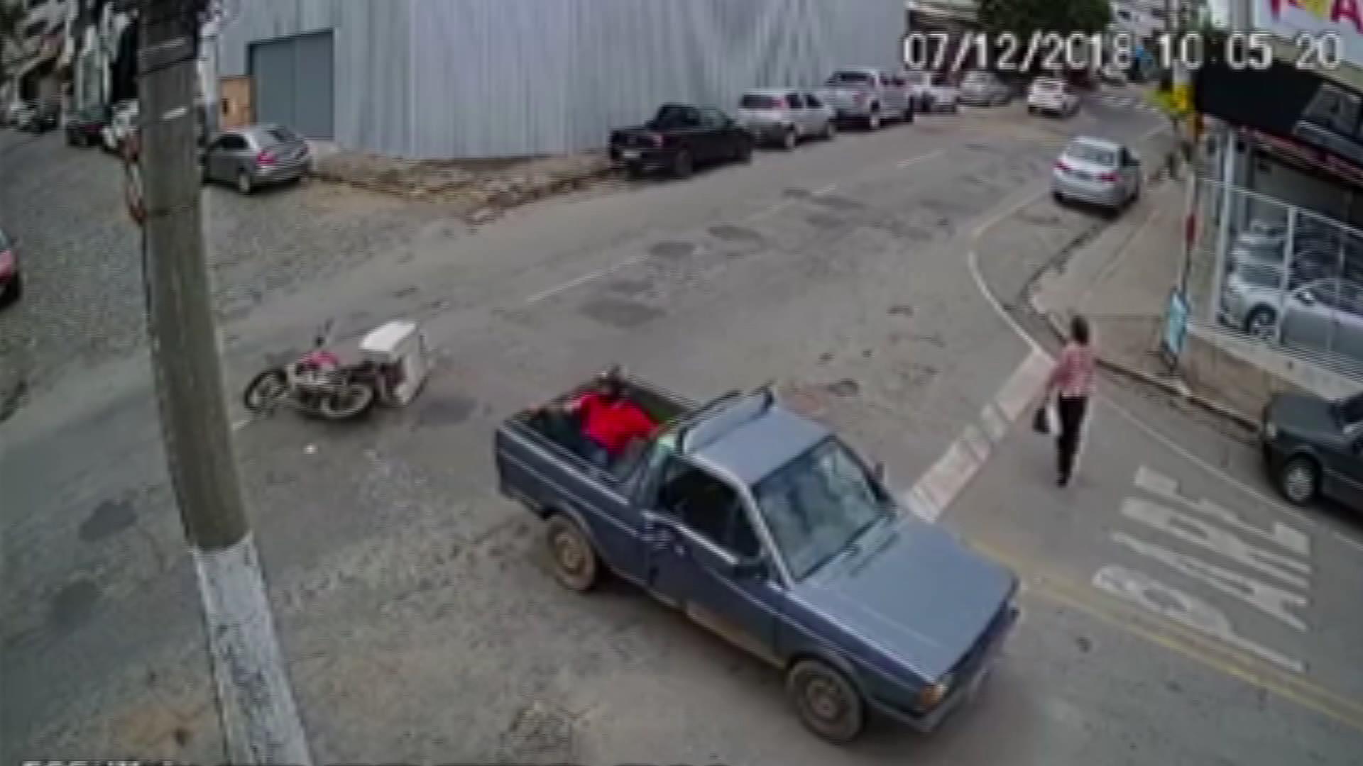 Çarptığı kamyonetin kasasına düşüp ölümden döndü - 5