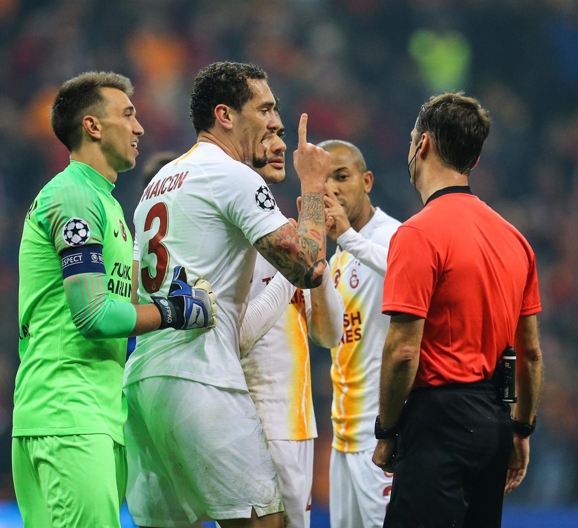 Galatasaray'a Schalke'den  ince gönderme - 1