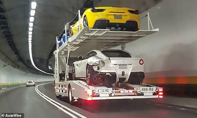 4 Ferrari'ye çarpan yoksul genç için yardım kampanyası düzenlendi - 11