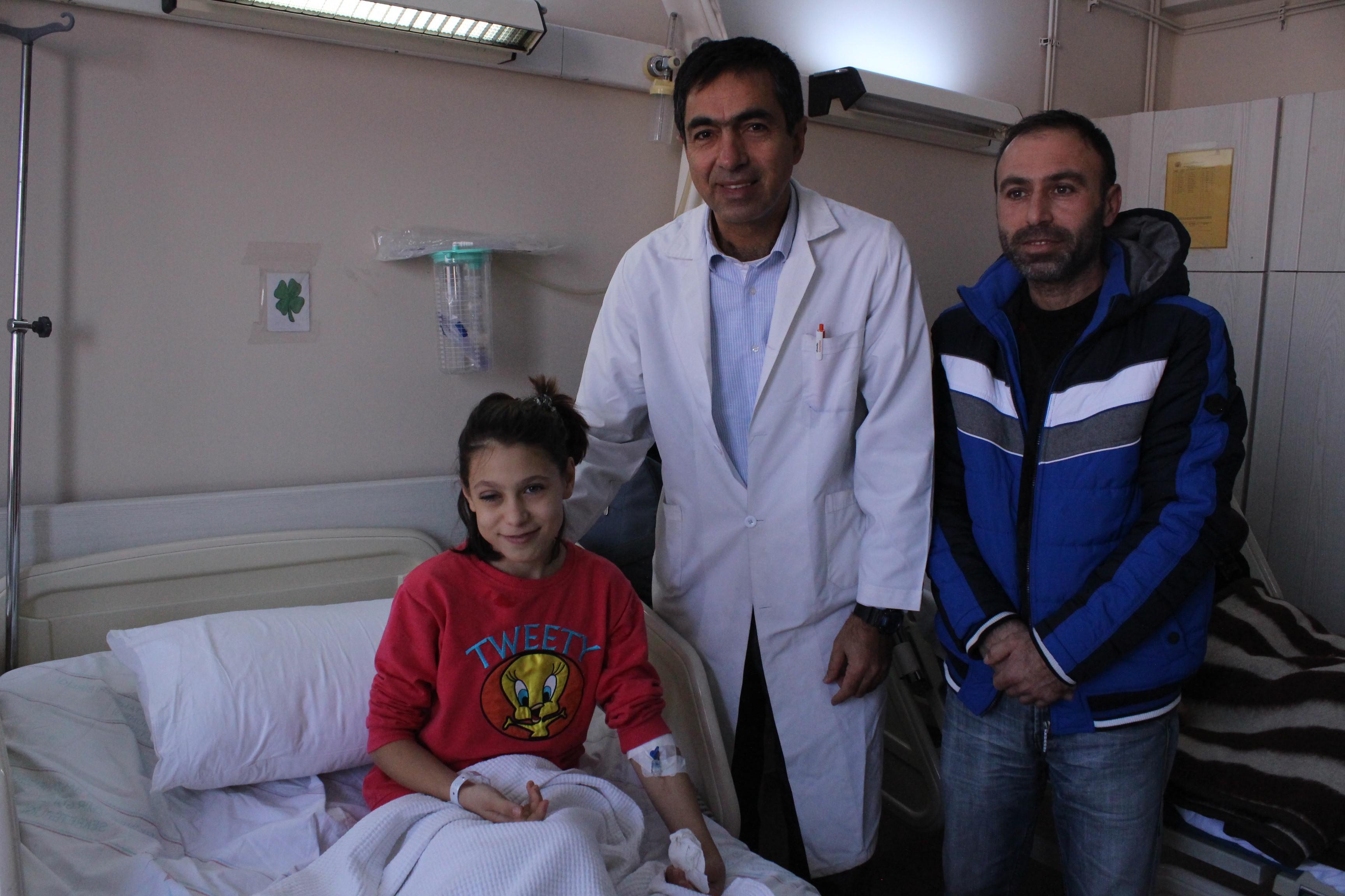 Poşeti bıçakla açmak istedi, az kalsın gözünden oluyordu - 3