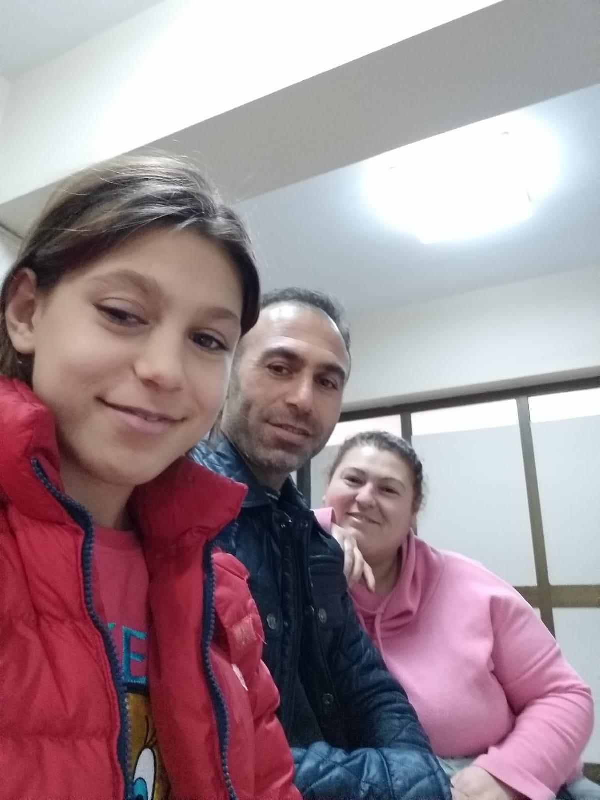 Poşeti bıçakla açmak istedi, az kalsın gözünden oluyordu - 6