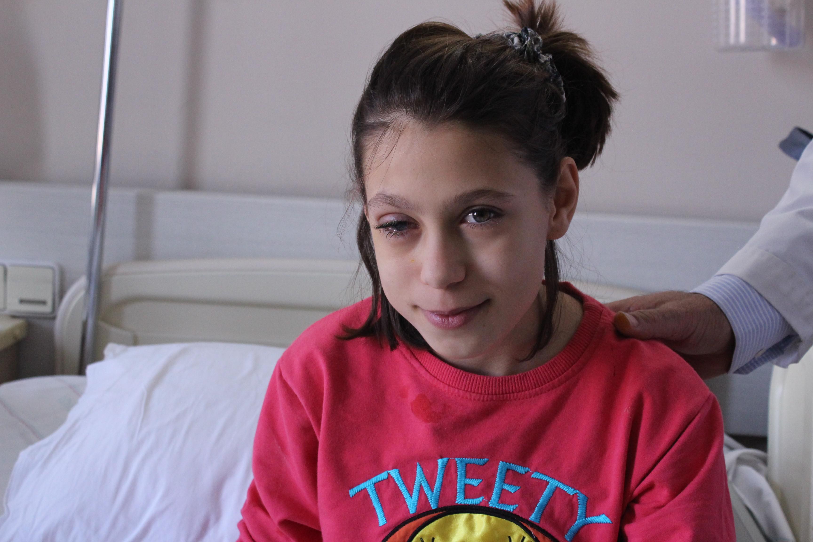 Poşeti bıçakla açmak istedi, az kalsın gözünden oluyordu - 10