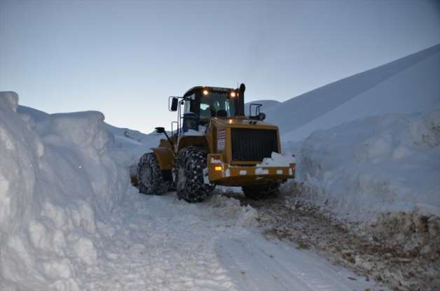 Hakkari'ye ev yüksekliğinde kar yağdı - 2