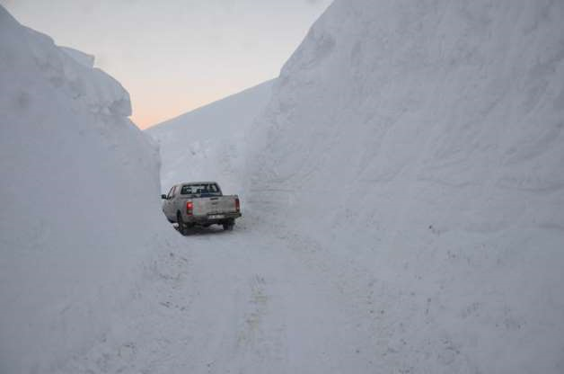 Hakkari'ye ev yüksekliğinde kar yağdı - 4