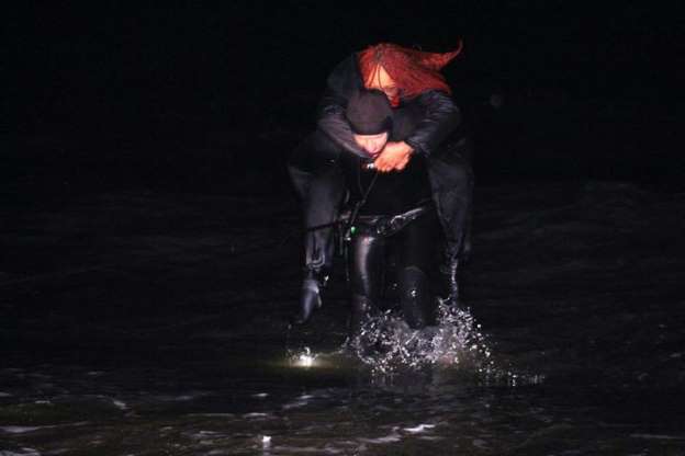 Balıkesir'de göçmenler kayıkta mahsur kaldı - 1