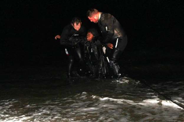 Balıkesir'de göçmenler kayıkta mahsur kaldı - 6