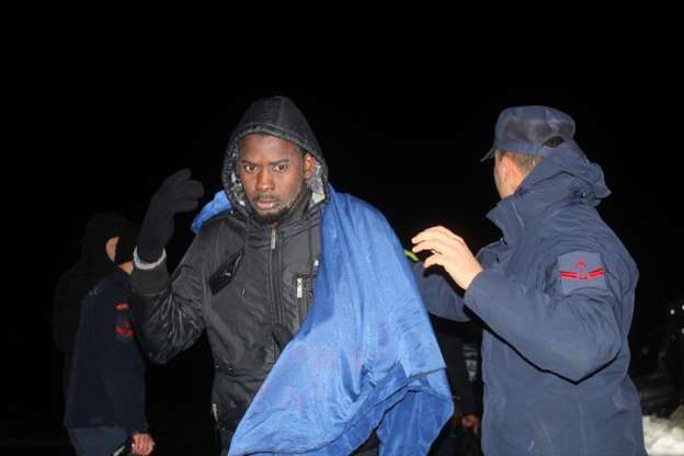 Balıkesir'de göçmenler kayıkta mahsur kaldı - 9