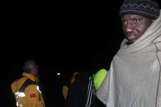 Balıkesir'de göçmenler kayıkta mahsur kaldı - 10