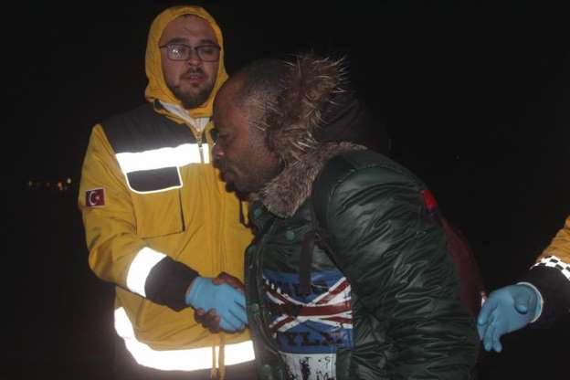 Balıkesir'de göçmenler kayıkta mahsur kaldı - 12