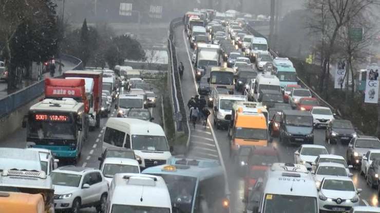 İstanbul'da kar yağışı aralıklarla devam ediyor - 1