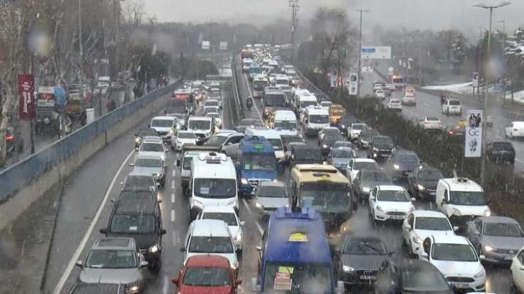 İstanbul'da kar yağışı aralıklarla devam ediyor - 4