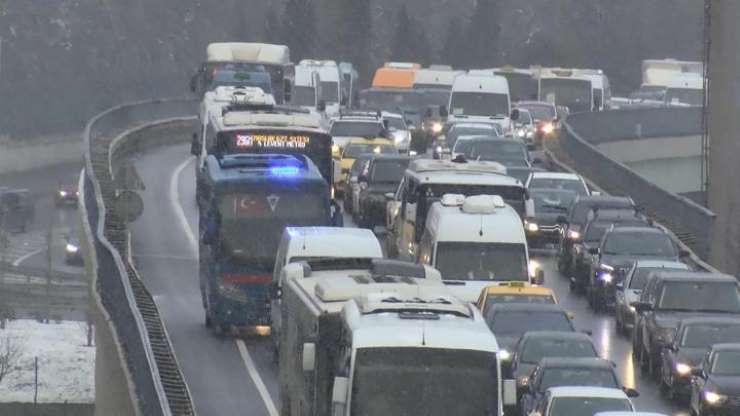 İstanbul'da kar yağışı aralıklarla devam ediyor - 5