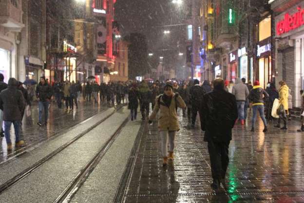 İstanbul'da kar yağışı aralıklarla devam ediyor - 9