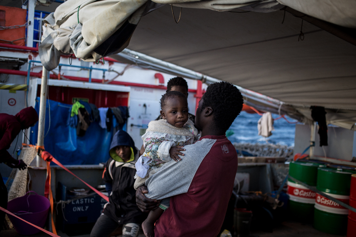 Akdeniz'de mahsur kalan kurtarılmış göçmenler - 10