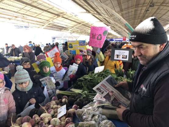 Öğrenciler, pazarda kese kağıdı ve bez torbalar dağıttı - 4