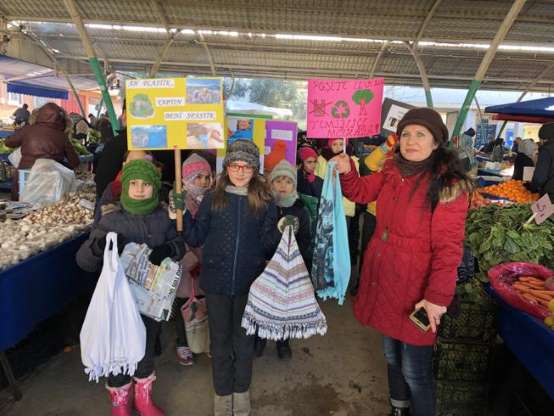 Öğrenciler, pazarda kese kağıdı ve bez torbalar dağıttı - 5