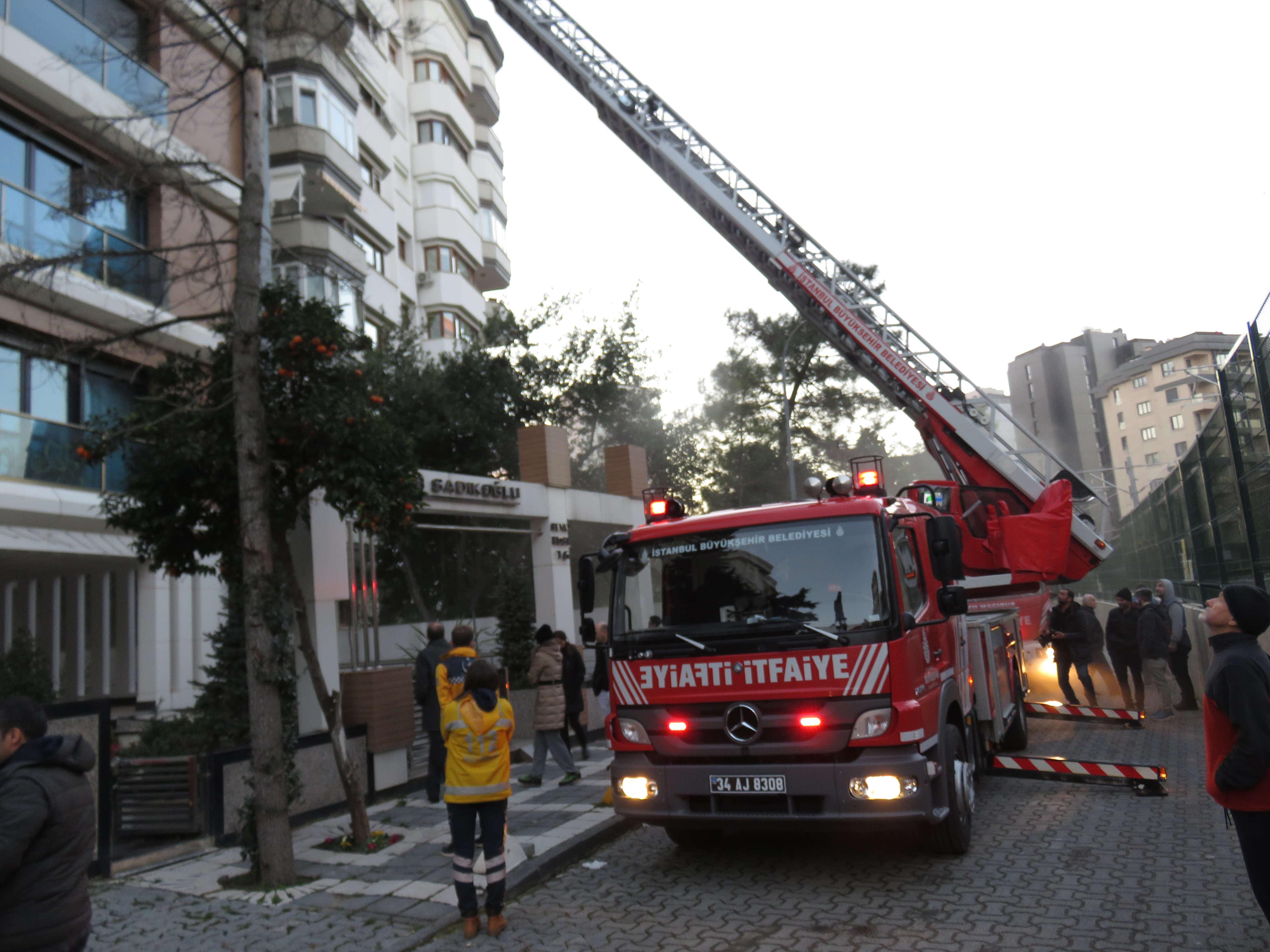Kadıköy'deki yangın paniğe neden oldu - 5