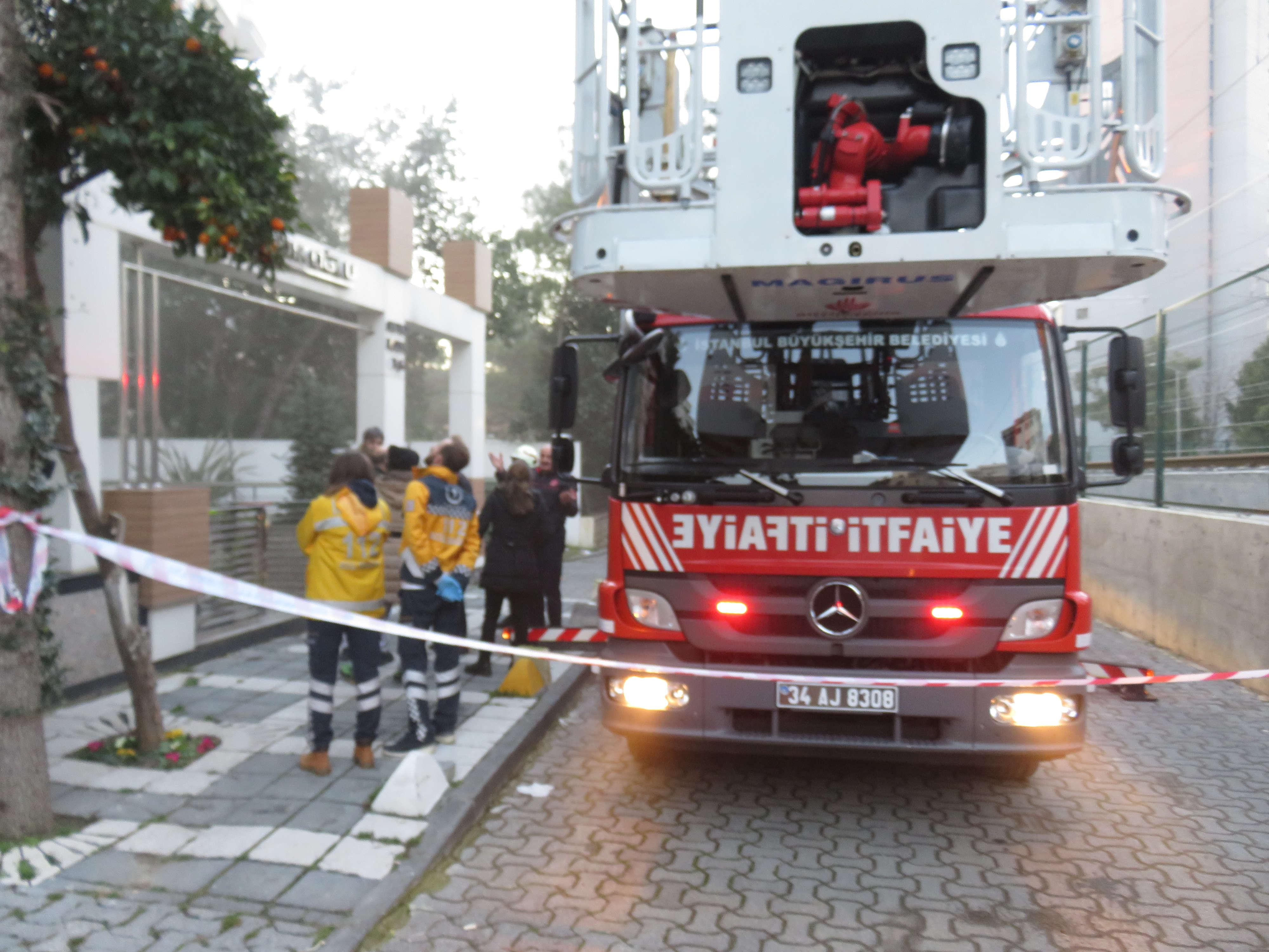Kadıköy'deki yangın paniğe neden oldu - 6