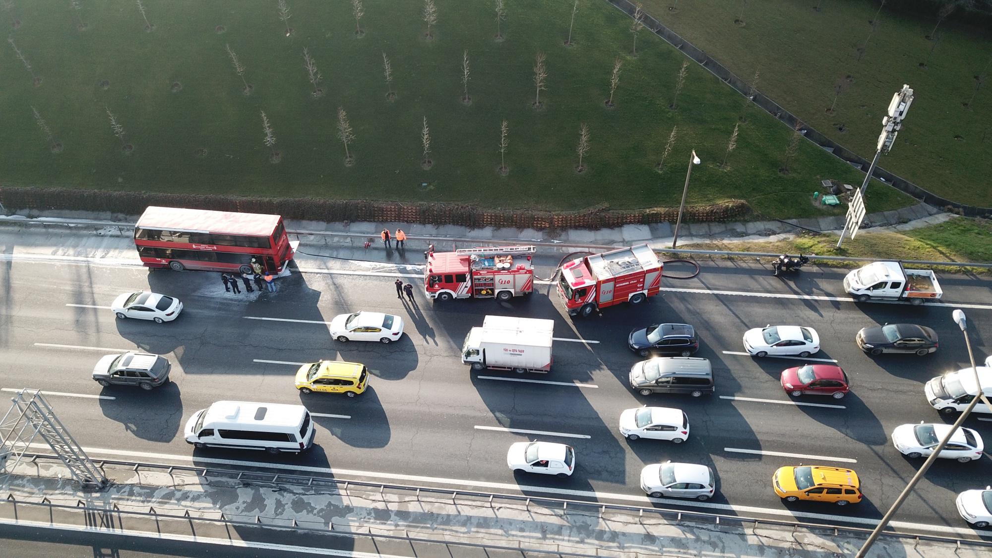 TEM'de 2 katlı özel hal otobüsü yandı - 2