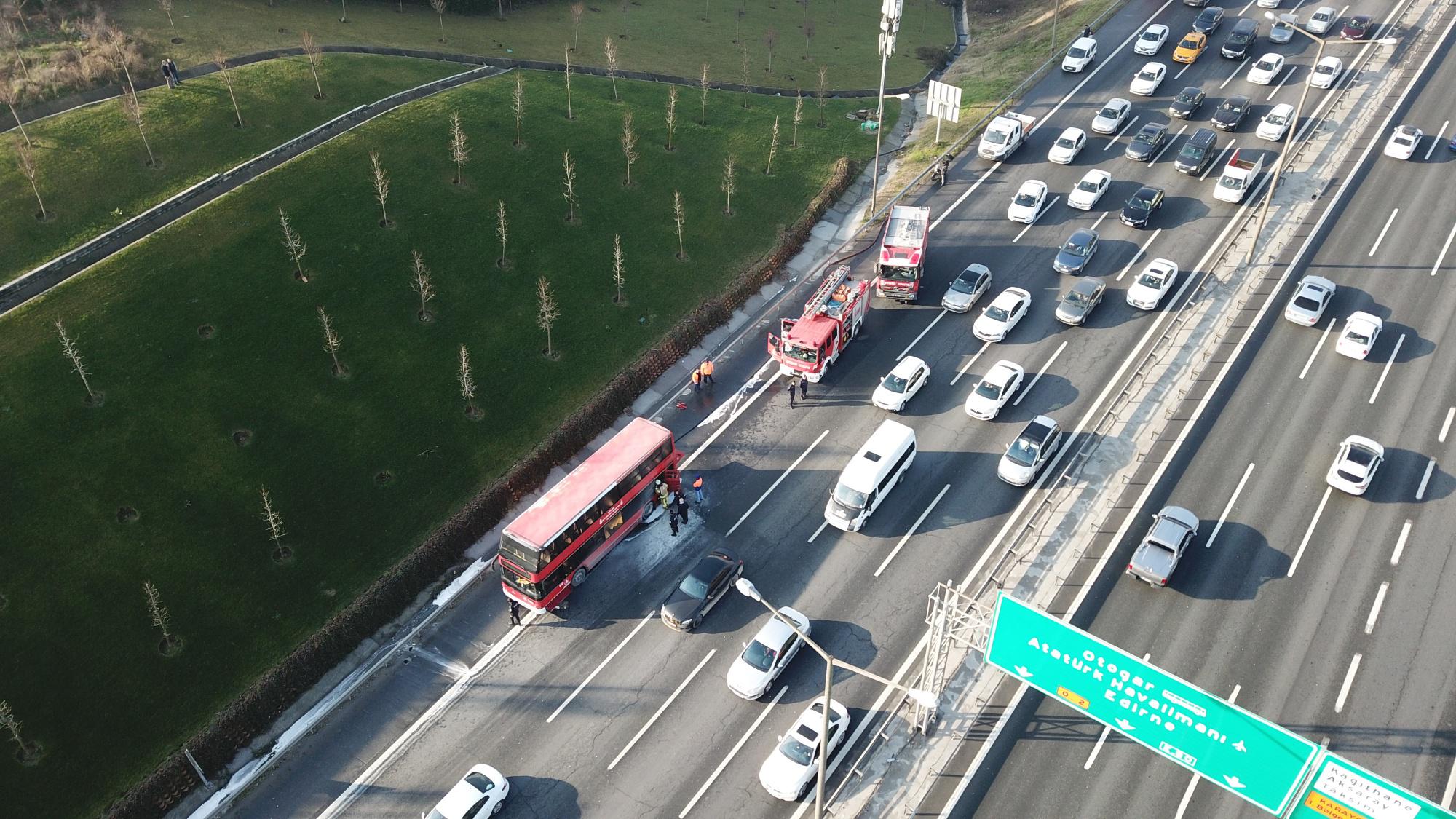 TEM'de 2 katlı özel hal otobüsü yandı - 5