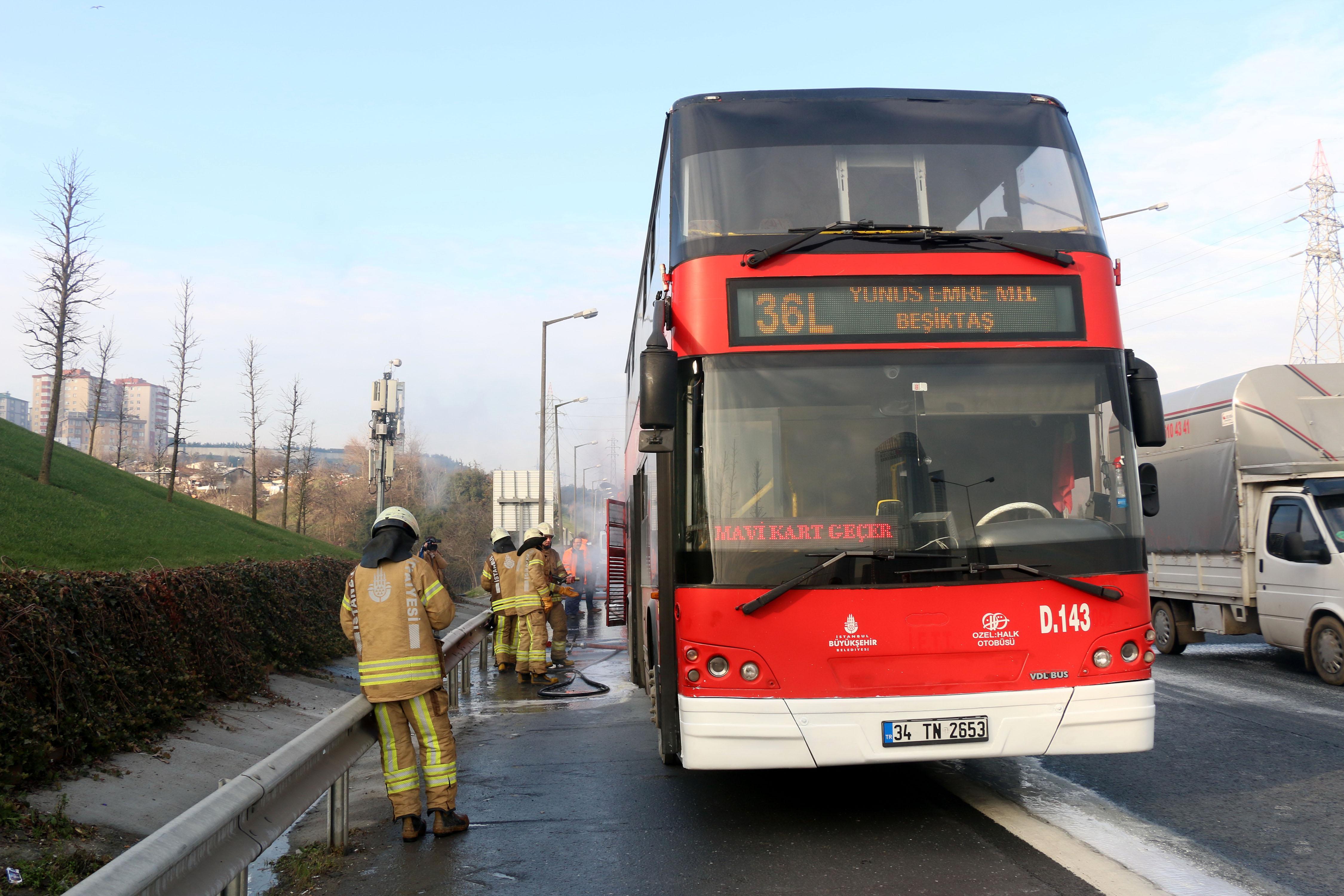 TEM'de 2 katlı özel hal otobüsü yandı - 12