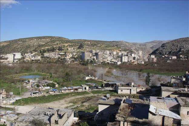 Asi Nehri taşınca ulaşımı sandalla sağlıyorlar - 12