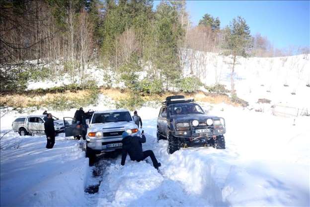 Düzce'de kar safari'si yapan insanlar heyecanlı dakikalar yaşadı - 10