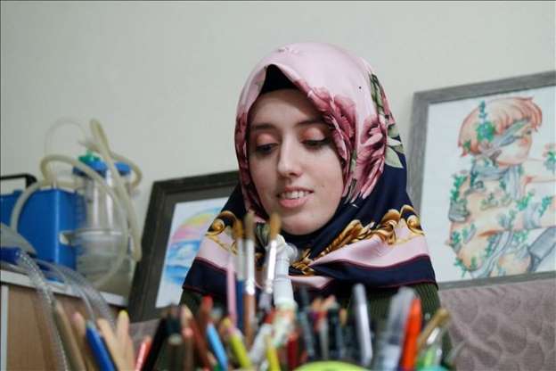 Kas hastası genç kız umutlarını tuvale yansıtıyor - 3