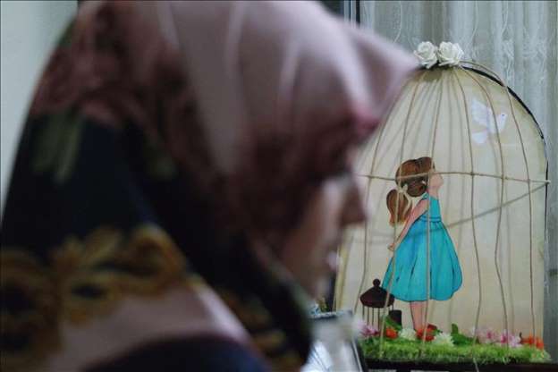 Kas hastası genç kız umutlarını tuvale yansıtıyor - 1