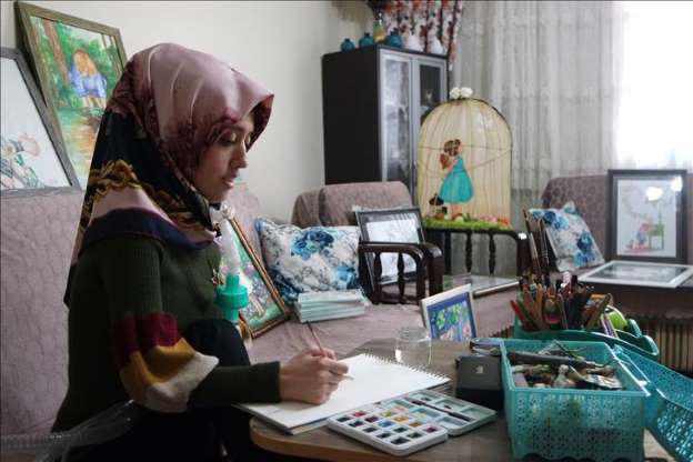 Kas hastası genç kız umutlarını tuvale yansıtıyor - 4