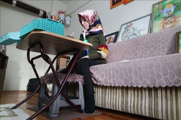 Kas hastası genç kız umutlarını tuvale yansıtıyor - 6