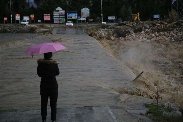 Antalya'da olumsuz hava şartları hayatı olumsuz etkiliyor - 2