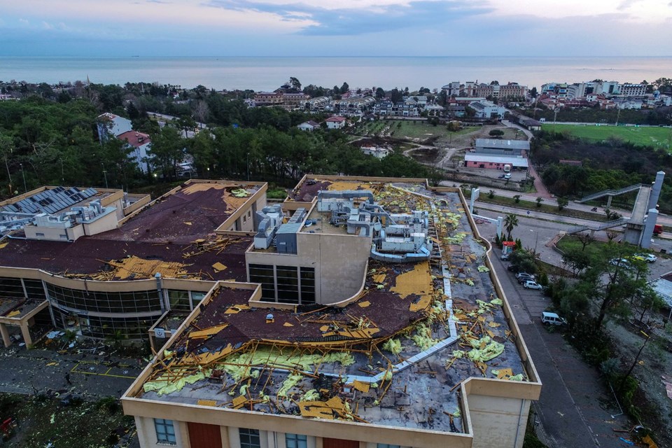 Hortum, hastaların tahliye edilmesine neden oldu - 1