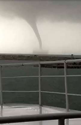 Antalyayı vuran dev hortum otobüsleri devirdi - 2